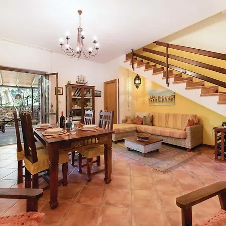 2 Bedroom Amazing In Cornino Tp Custonaci